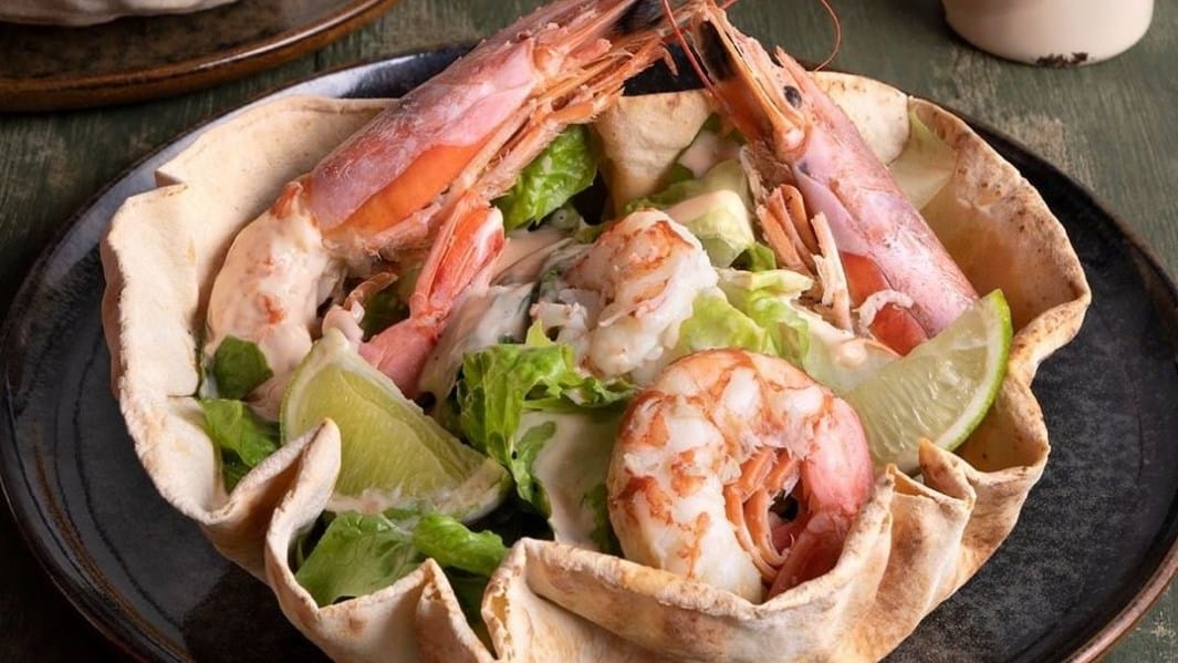 Nests with shrimps cocktail